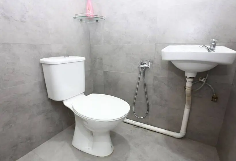 Perhesviitti, Oyo 89678 Ady