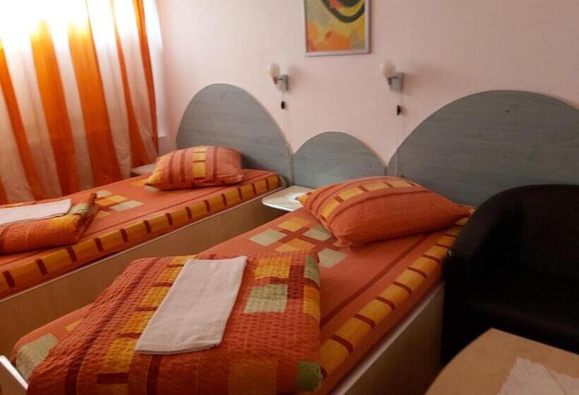 غرفة ديلوكس مطلّة علي الحديقة, Turist