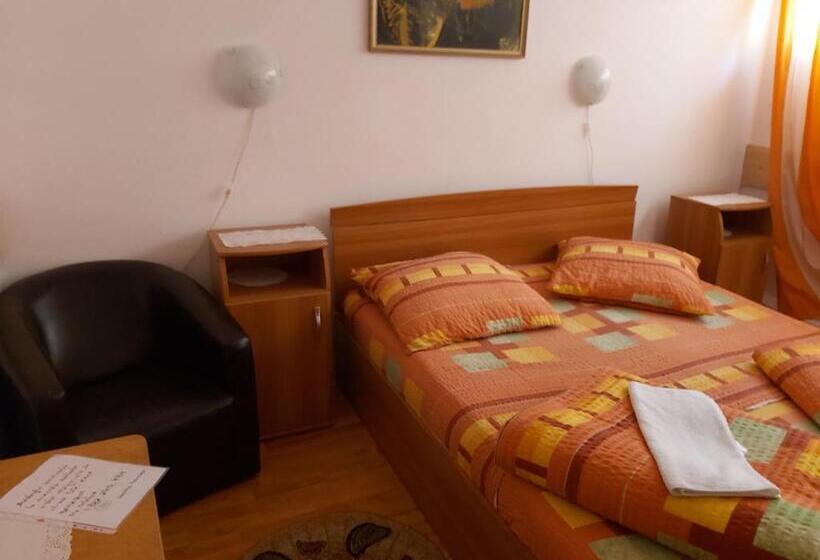 غرفة عائلية, Turist