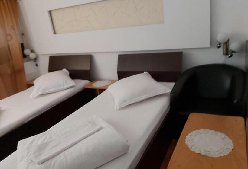 شقة غرفتين, Turist