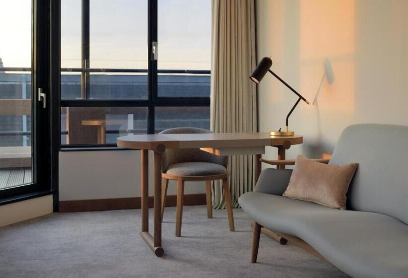 キングサイズベッドのジュニアスイート, Mövenpick Hotel The Hague