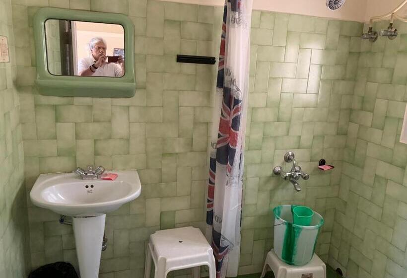 חדר אקונומי, Camellia Heights 1&2