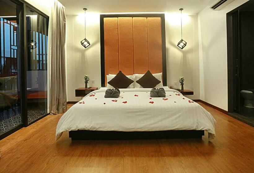 プールビュースタンダードステューディオ, Central Corner Suite