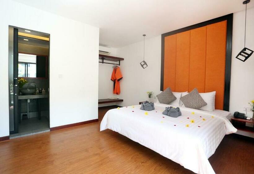 プールビュースタンダードステューディオ, Central Corner Suite