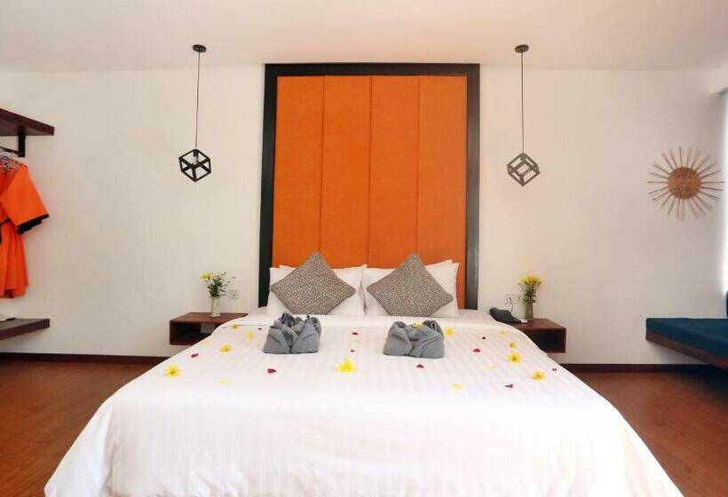 プールビュースタンダードステューディオ, Central Corner Suite