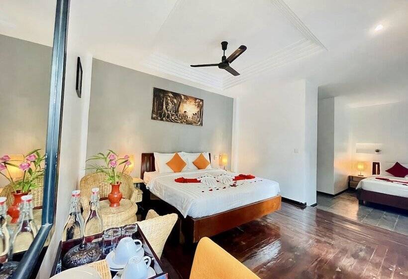 プールビューファミリールーム, Central Corner Suite