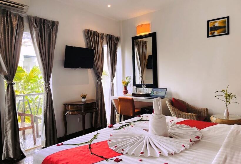 プールビューファミリールーム, Central Corner Suite