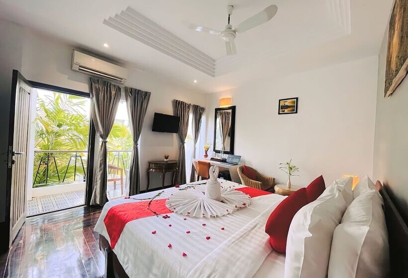 プールビューファミリールーム, Central Corner Suite