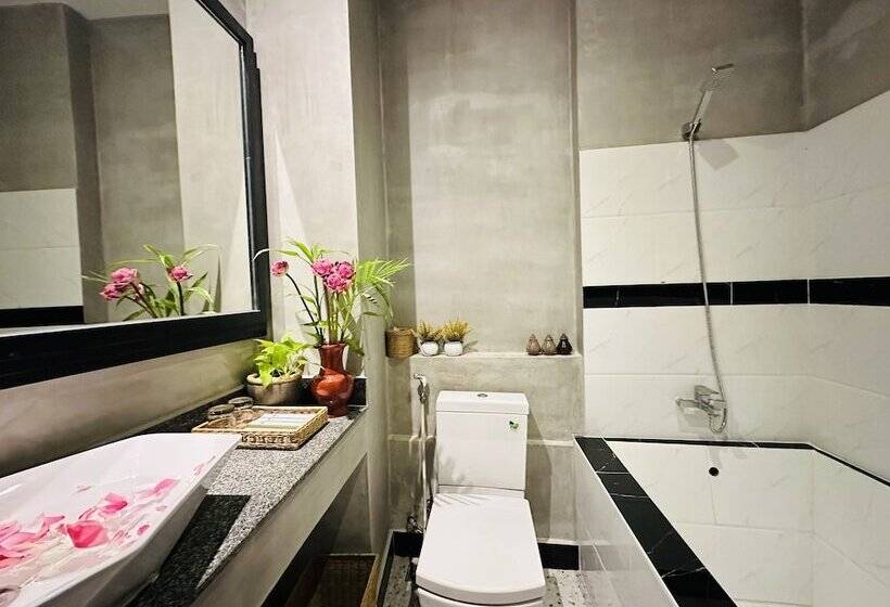 プールビューファミリールーム, Central Corner Suite