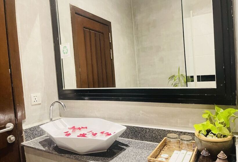 プールビューファミリールーム, Central Corner Suite