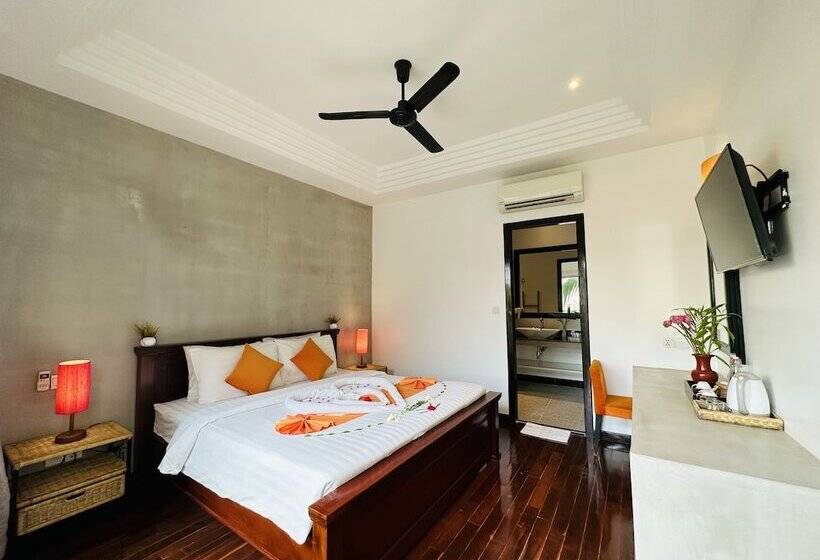 プールビューファミリールーム, Central Corner Suite