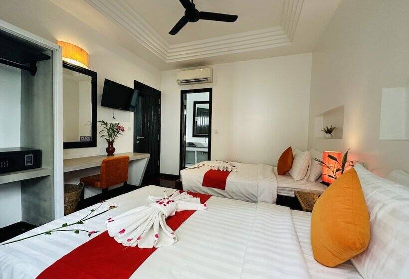 プールビューファミリールーム, Central Corner Suite