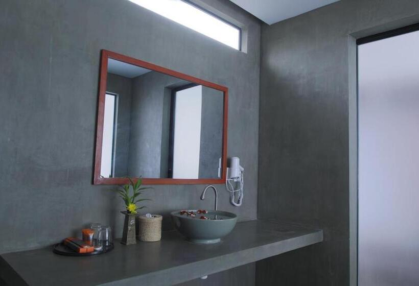 プールビューのプレミアムルーム, Central Corner Suite