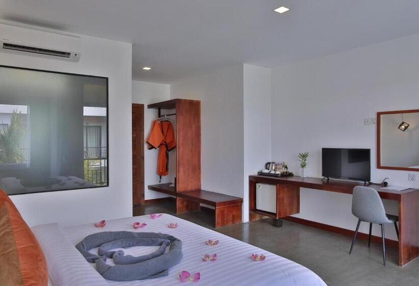 プールビューのプレミアムルーム, Central Corner Suite