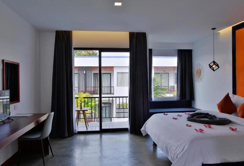 プールビューのプレミアムルーム, Central Corner Suite