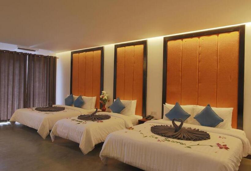 プールビューファミリールーム, Central Corner Suite