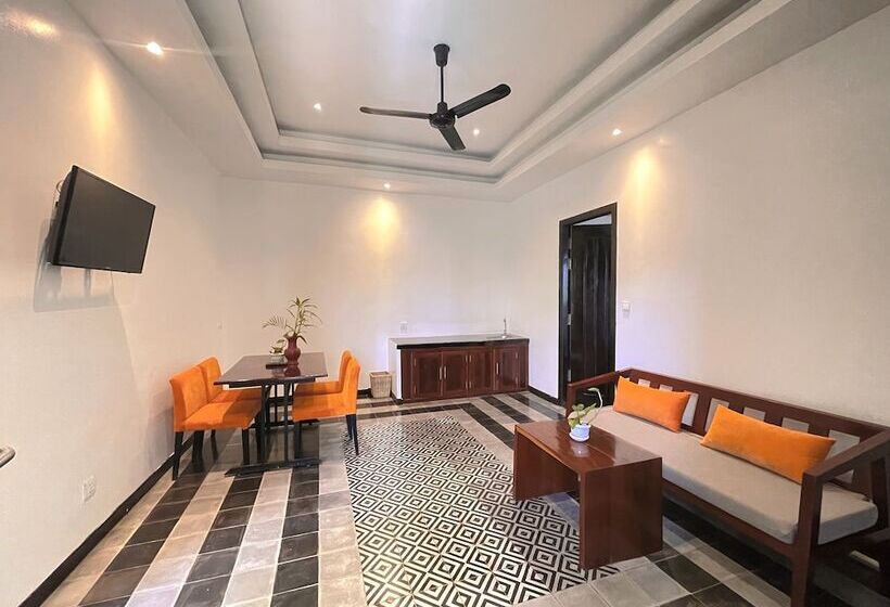 プールビューファミリールーム, Central Corner Suite