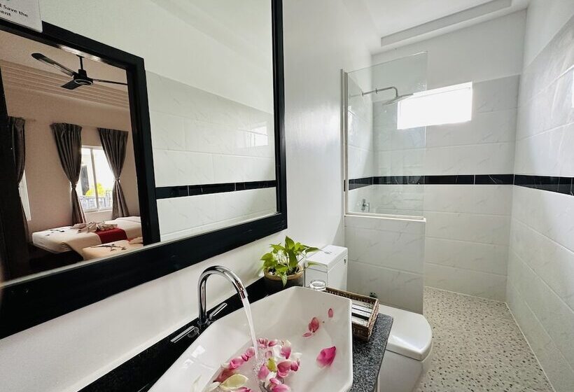 プールビューファミリールーム, Central Corner Suite