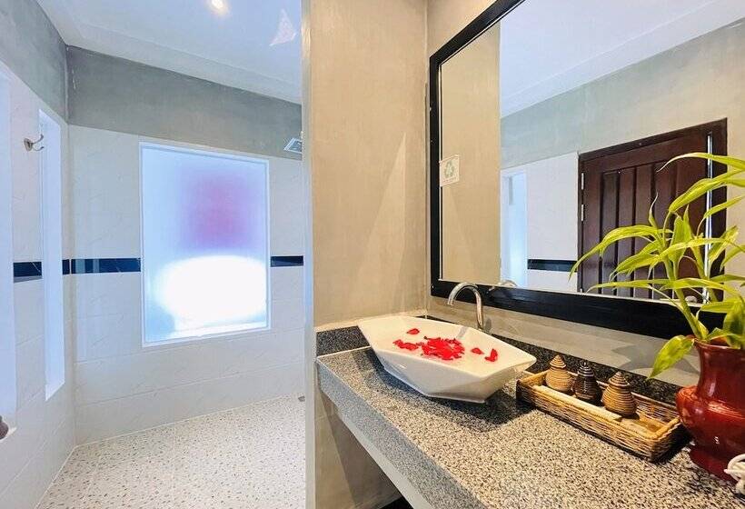 プールビューファミリールーム, Central Corner Suite