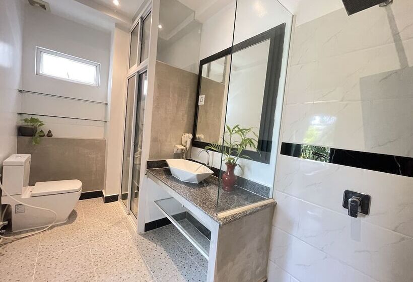 プールビューファミリールーム, Central Corner Suite