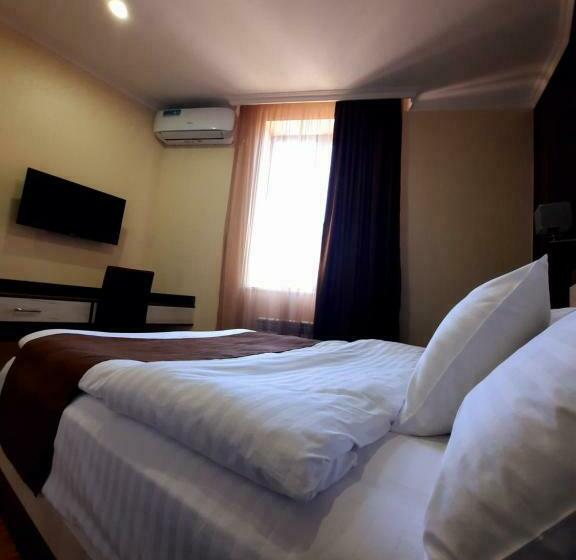 اتاق اکونومی, Cherry Garden Boutique