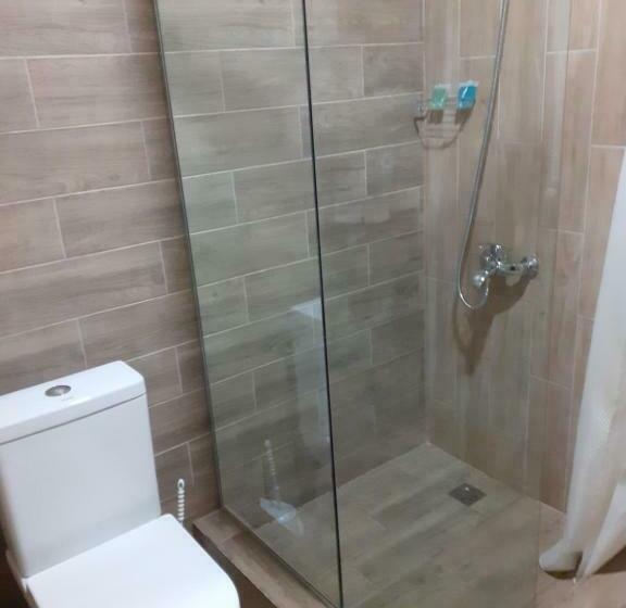 اتاق اکونومی, Cherry Garden Boutique