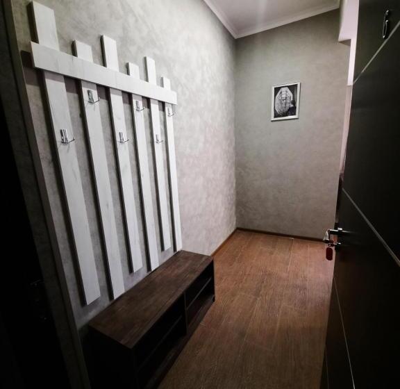 سوییت خانوادگی, Cherry Garden Boutique