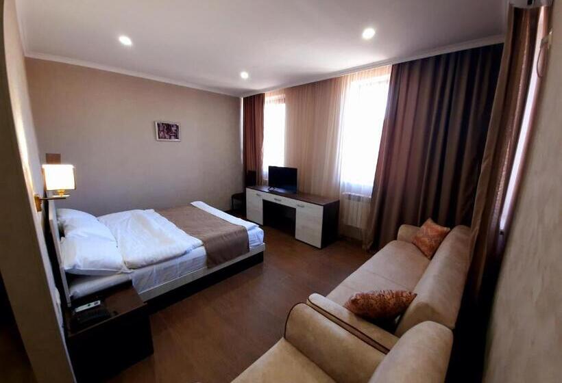 اتاق لوکس سه تخته, Cherry Garden Boutique