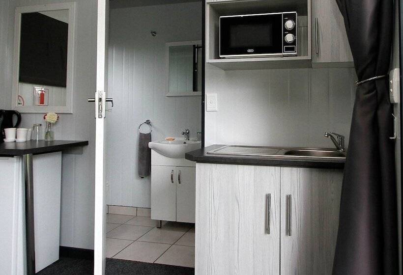 غرفة عائلية, Sleepover Lanseria