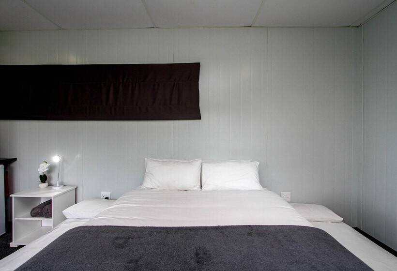 غرفة عائلية, Sleepover Lanseria