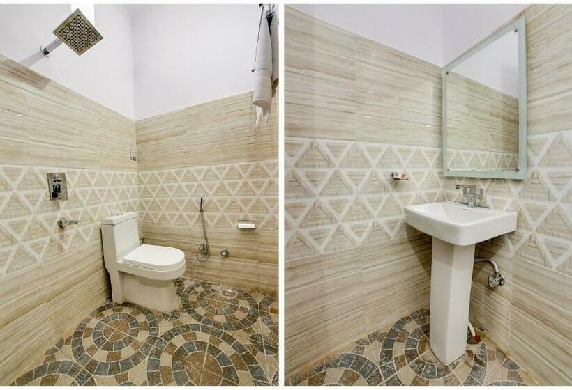 Quarto Triplo Clássico, Capital O 70965 Sudhir  And Banquet