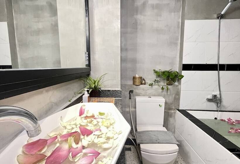 プールビューファミリールーム, Central Corner Suite