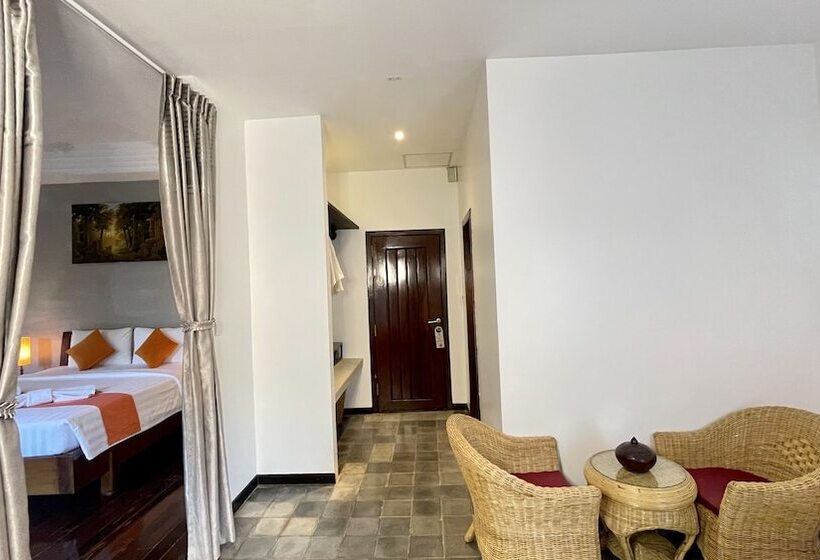 プールビューファミリールーム, Central Corner Suite