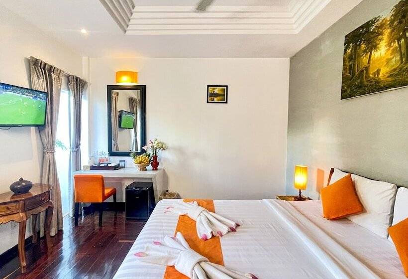 プールビューファミリールーム, Central Corner Suite