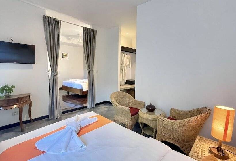 プールビューファミリールーム, Central Corner Suite