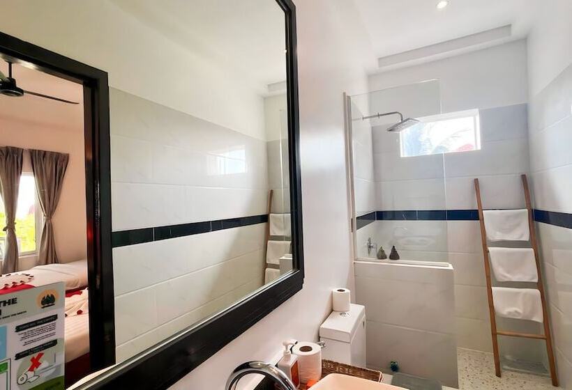 プールビューファミリールーム, Central Corner Suite