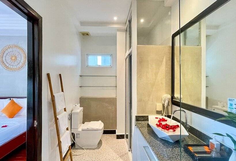 プールビューファミリールーム, Central Corner Suite