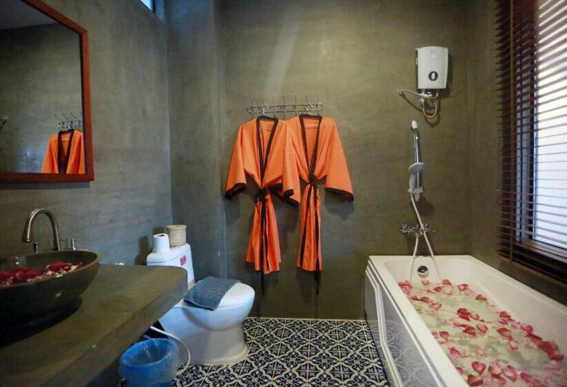 プールビューのプレミアムルーム, Central Corner Suite