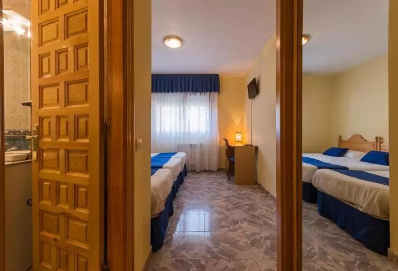 اتاق ساده سه‌ نفره, Apartamentos La Bolera