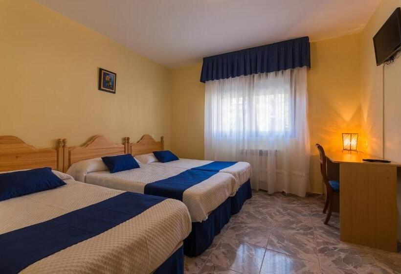 غرفة أساسية ثلاثية, Apartamentos La Bolera