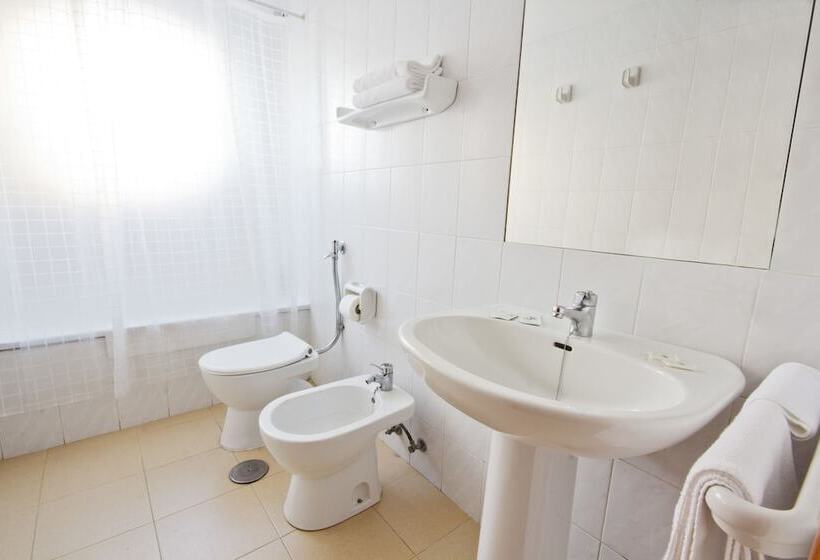 استودیوی استاندارد, Apartamentos Puerta Del Sur