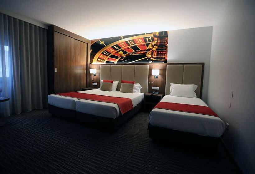 غرفة قياسية ثلاثية, The One Grand Hotel da Póvoa