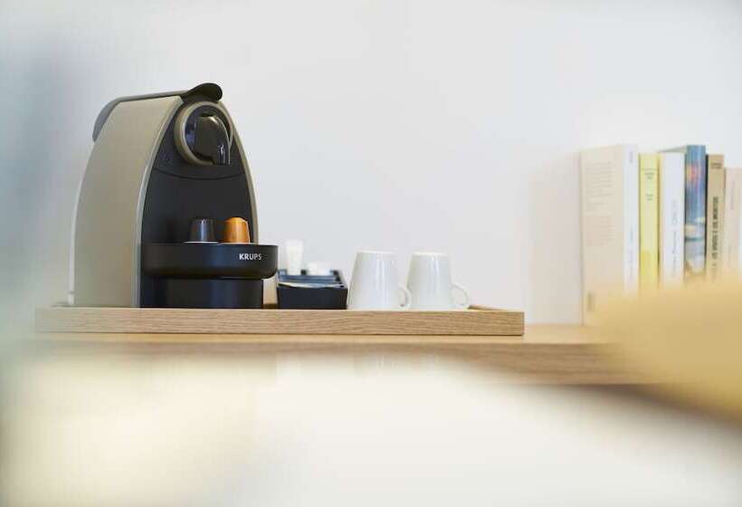 غرفة كلوب, 9hotel Republique