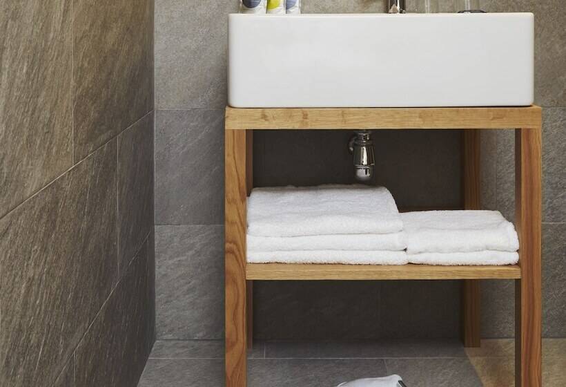 غرفة تنفيذية, 9hotel Republique