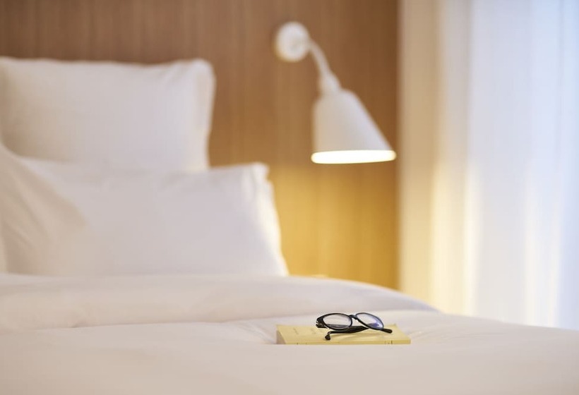 غرفة تنفيذية, 9hotel Republique