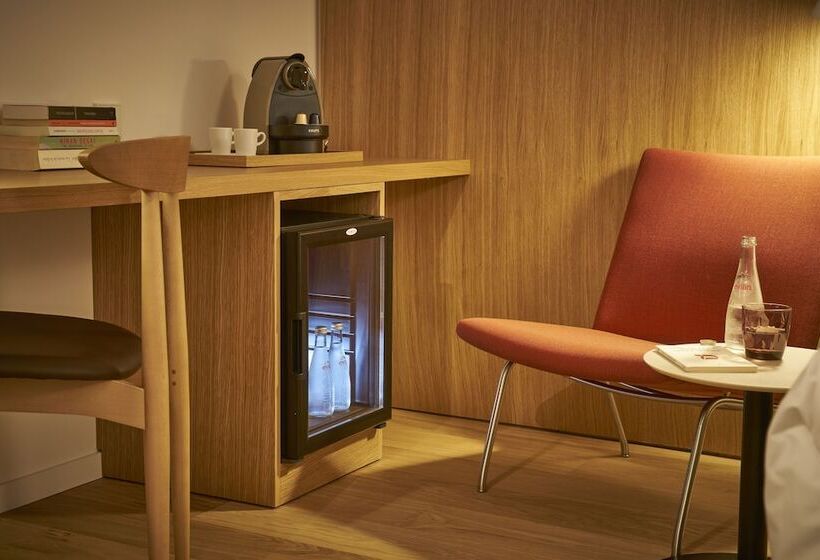 غرفة تنفيذية, 9hotel Republique