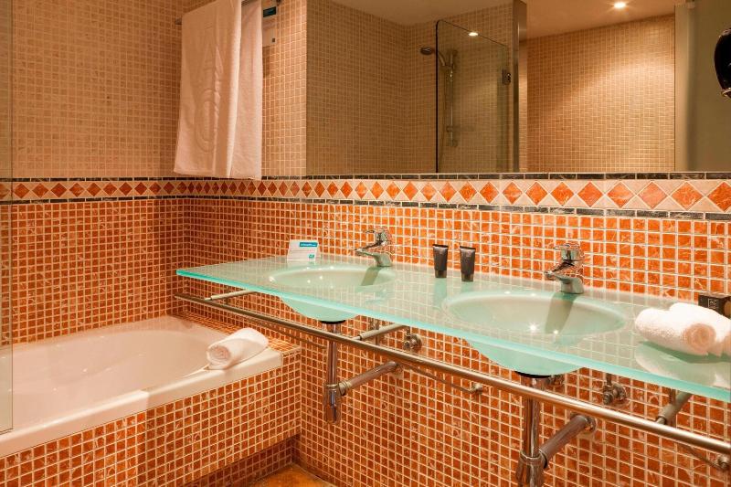 اتاق سوپریور با تخت بزرگ, Ac Hotel Palacio De Santa Ana By Marriott