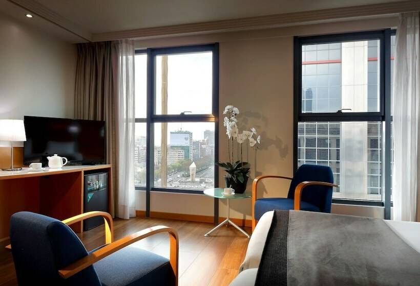 اتاق کلاب, Exe Plaza