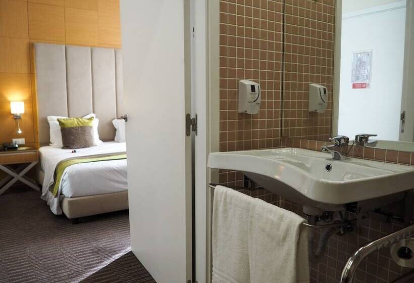 غرفة قياسية لذوى الاحتياجات الخاصة, The One Grand Hotel da Póvoa