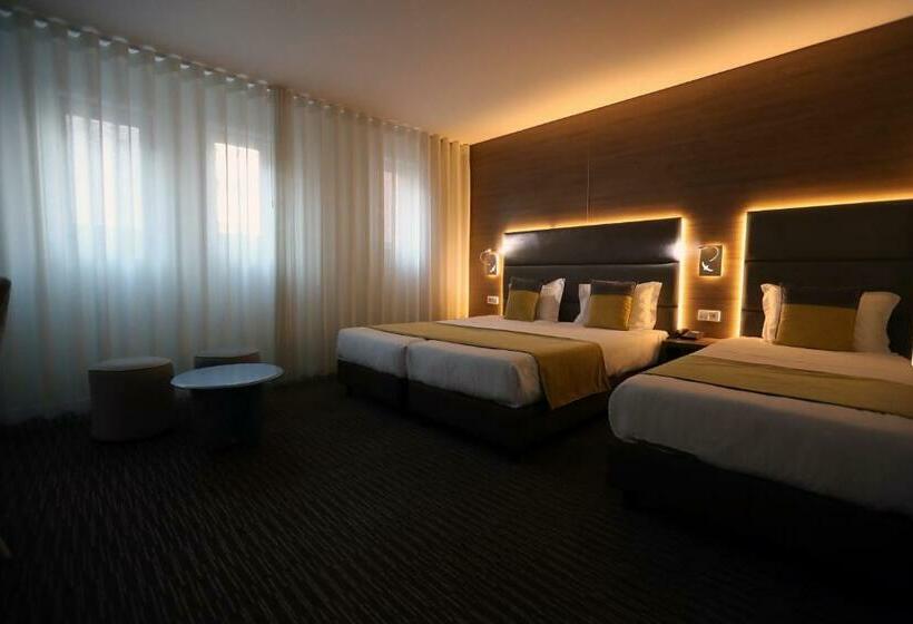 غرفة قياسية ثلاثية, The One Grand Hotel da Póvoa